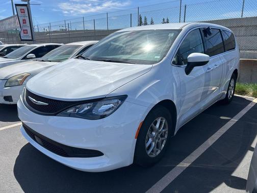 Bright White Clearcoat 2023 Chrysler Voyager LX