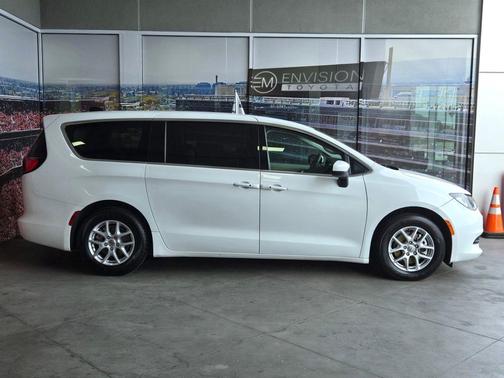 Bright White Clearcoat 2023 Chrysler Voyager LX