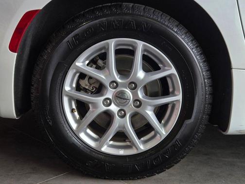 Bright White Clearcoat 2023 Chrysler Voyager LX