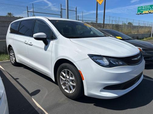 Bright White Clearcoat 2023 Chrysler Voyager LX