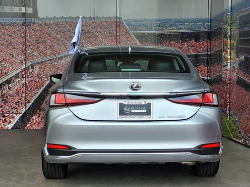 2024 Lexus ES 250 Base