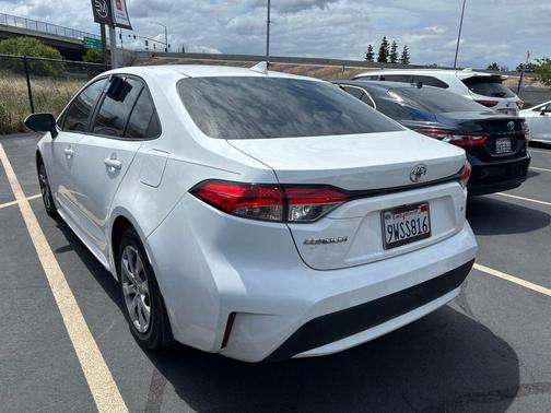 Super White 2020 Toyota Corolla LE