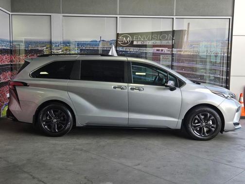 2024 Toyota Sienna XSE 7 Passenger