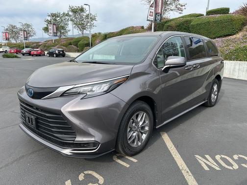 Predawn Gray Mica 2024 Toyota Sienna LE