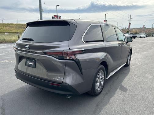 Predawn Gray Mica 2024 Toyota Sienna LE