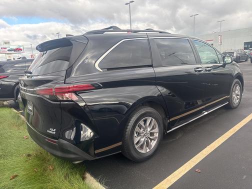 2022 Toyota Sienna XLE