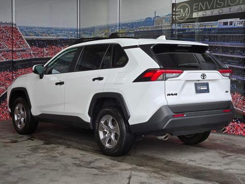 Ice Cap 2025 Toyota RAV4 XLE