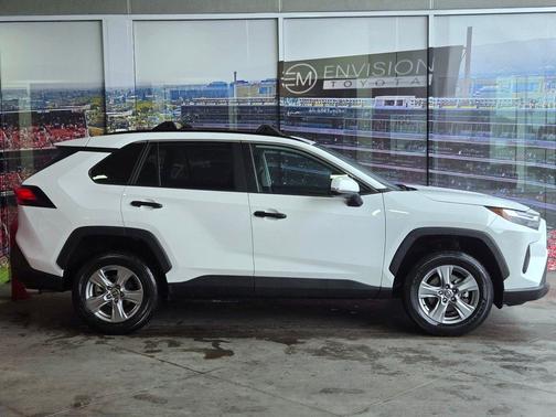 Ice Cap 2025 Toyota RAV4 XLE