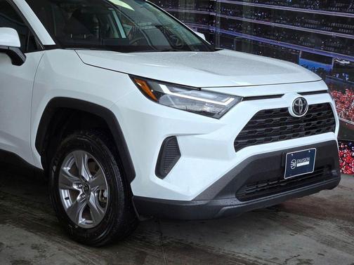 Ice Cap 2025 Toyota RAV4 XLE