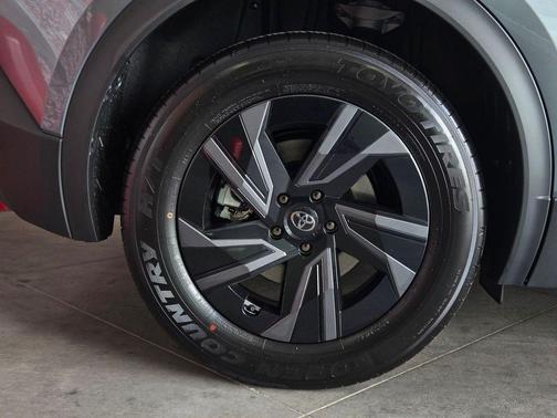 Overcast 2026 Toyota C-HR SE