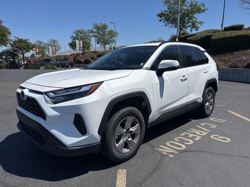 Ice Cap 2025 Toyota RAV4 XLE