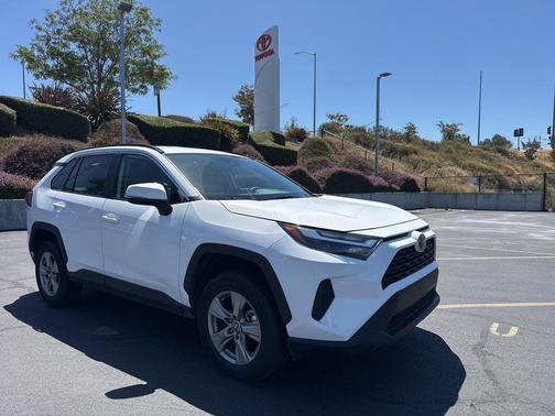 Ice Cap 2025 Toyota RAV4 XLE