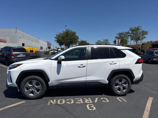 Ice Cap 2025 Toyota RAV4 XLE
