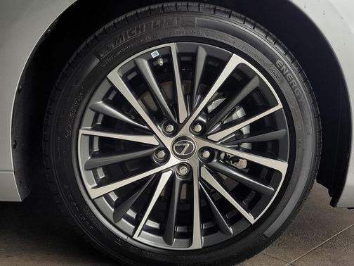 2024 Lexus ES 250 Base