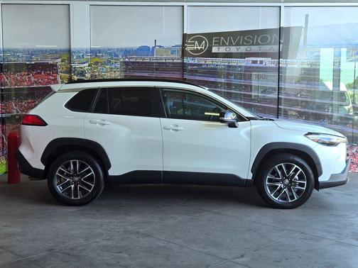Wind Chill Pearl 2026 Toyota Corolla Cross XLE