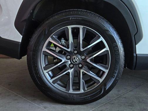 Wind Chill Pearl 2026 Toyota Corolla Cross XLE