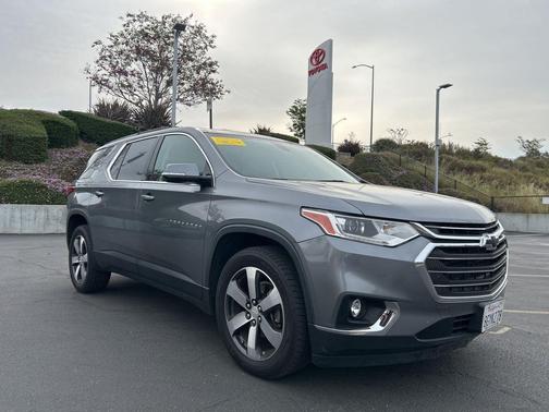 Satin Steel Metallic 2019 Chevrolet Traverse LT Leather