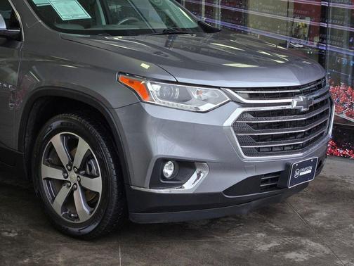 Satin Steel Metallic 2019 Chevrolet Traverse LT Leather