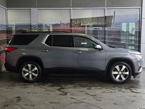 Satin Steel Metallic 2019 Chevrolet Traverse LT Leather