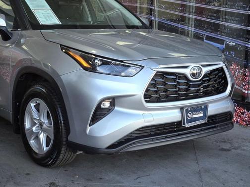 2024 Toyota Highlander LE