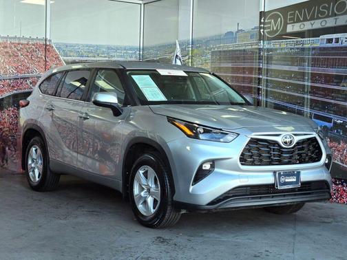 2024 Toyota Highlander LE