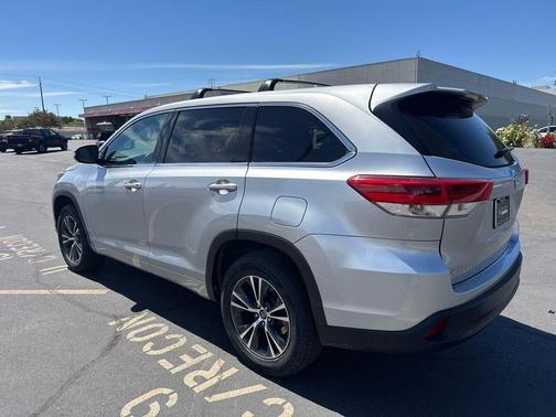 Celestial Silver Metallic 2018 Toyota Highlander LE