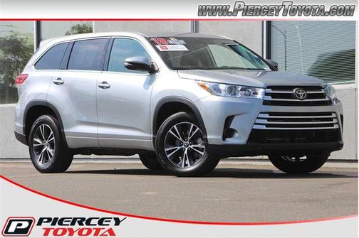 Celestial Silver Metallic 2018 Toyota Highlander LE