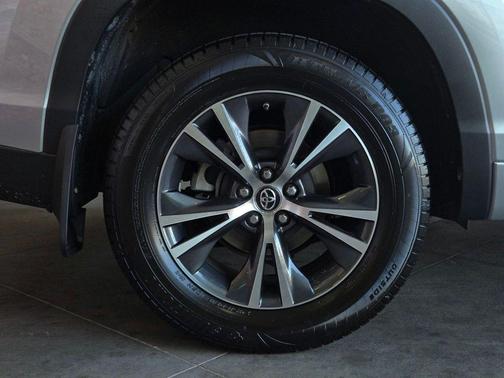 2017 Toyota Highlander LE I4