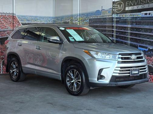 2017 Toyota Highlander LE I4