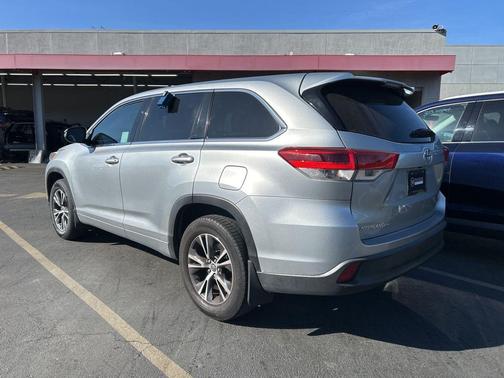 2017 Toyota Highlander LE I4