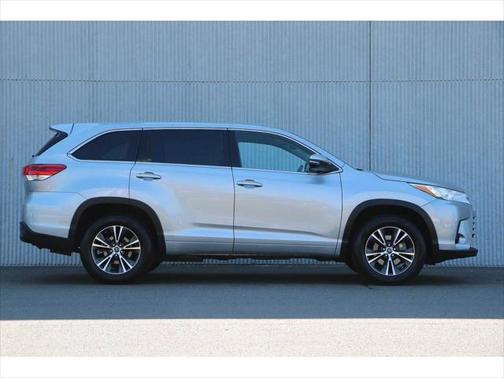 2017 Toyota Highlander LE I4