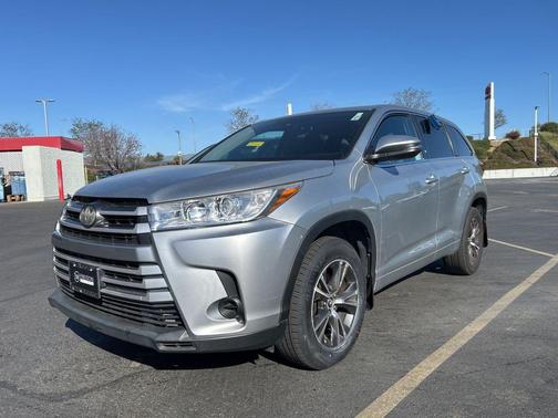 2017 Toyota Highlander LE I4