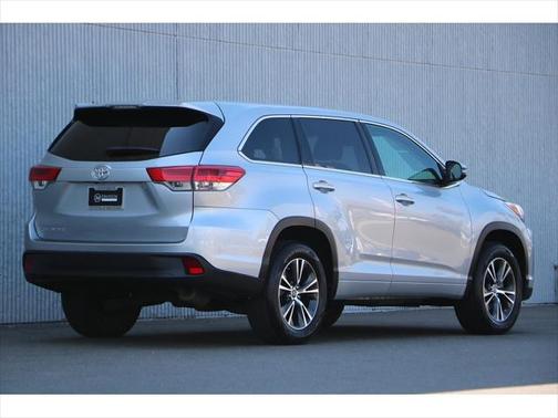 2017 Toyota Highlander LE I4