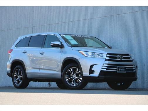 2017 Toyota Highlander LE I4