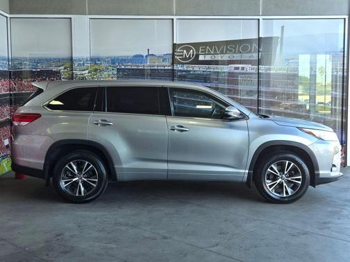 2017 Toyota Highlander LE I4