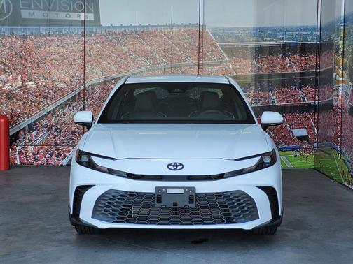 Ice Cap 2025 Toyota Camry SE