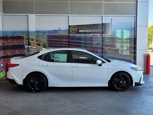 Ice Cap 2025 Toyota Camry SE