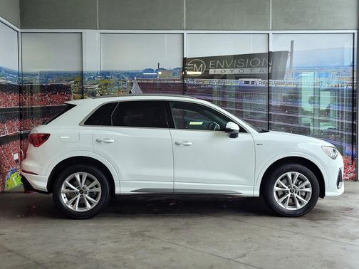 2024 Audi Q3 Premium 45 TFSI S line quattro Tiptronic