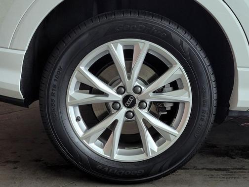 2024 Audi Q3 Premium 45 TFSI S line quattro Tiptronic