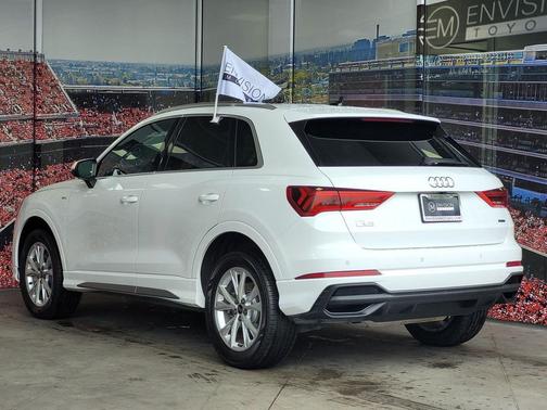 2024 Audi Q3 Premium 45 TFSI S line quattro Tiptronic