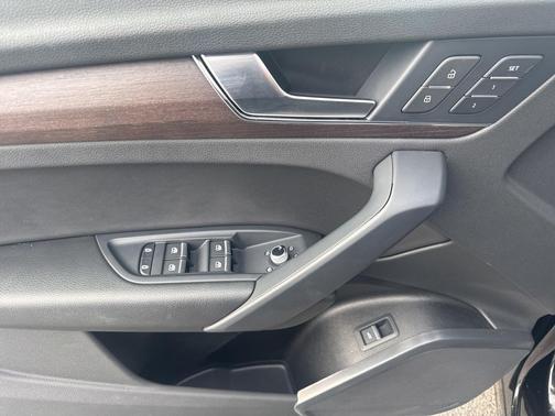 2022 Audi Q5 45 S line Premium