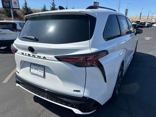 Ice 2026 Toyota Sienna XSE 7 Passenger
