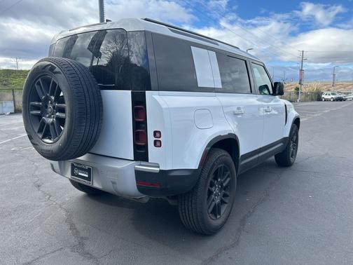 2025 Land Rover Defender 110 P300