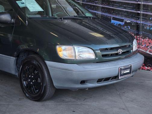 Woodland Pearl 2000 Toyota Sienna LE
