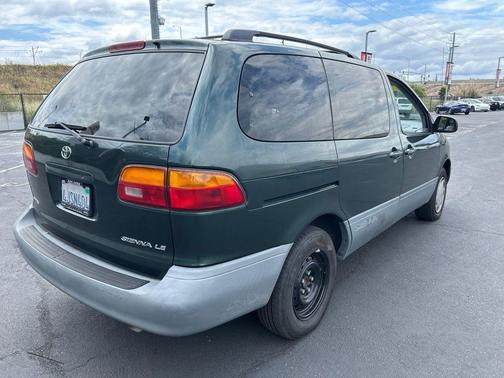Woodland Pearl 2000 Toyota Sienna LE