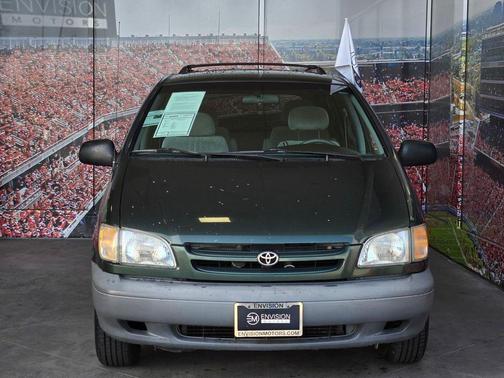 Woodland Pearl 2000 Toyota Sienna LE