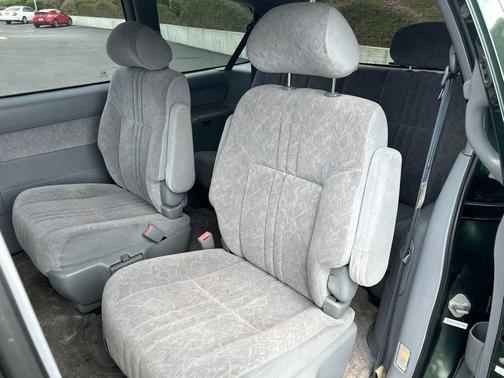 Woodland Pearl 2000 Toyota Sienna LE