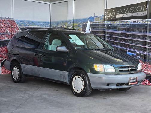 Woodland Pearl 2000 Toyota Sienna LE