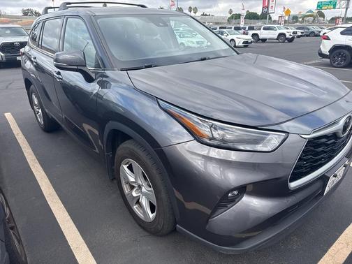2022 Toyota Highlander LE