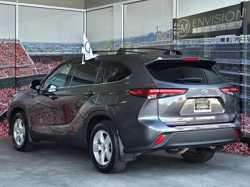 2022 Toyota Highlander LE